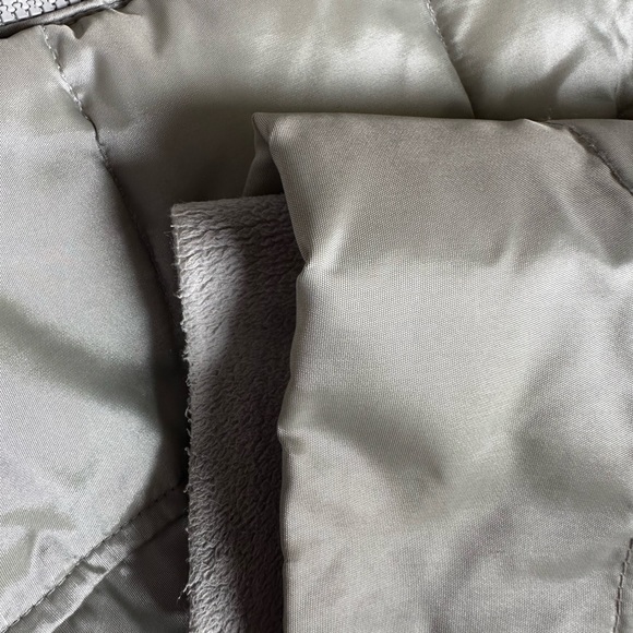 Lands End kids Girls long fleece lined jacket with removable fur hood (large) - Picture 4 of 12